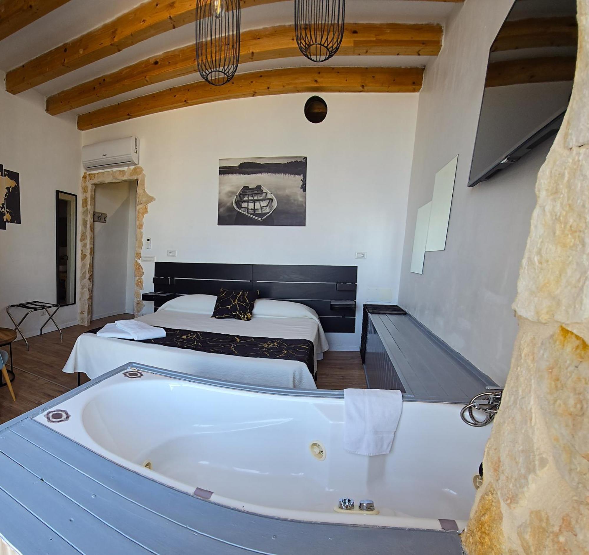 B&B 106 Maison De Charme Mola di Bari Exteriör bild